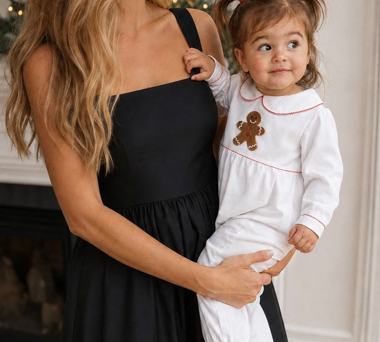 How to Coordinate Parents’ Outfits With Children’s Christmas Clothes